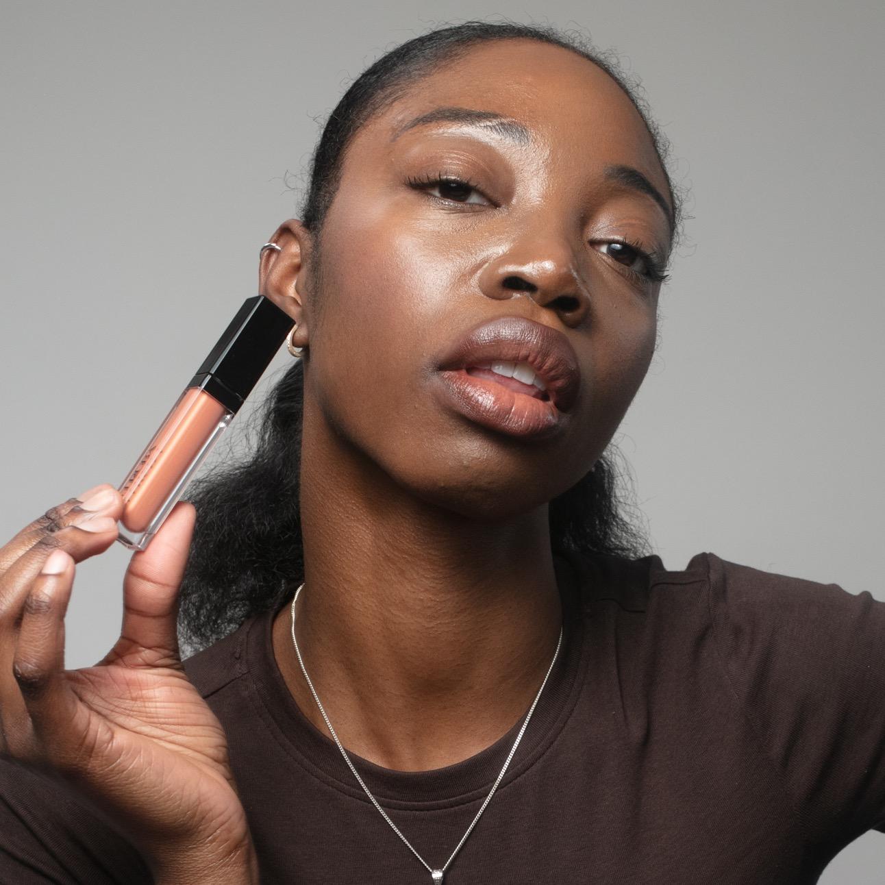 Delruba LED LuxeLight Lip Gloss – High-Shine, Waterproof & Vegan Lip Gloss