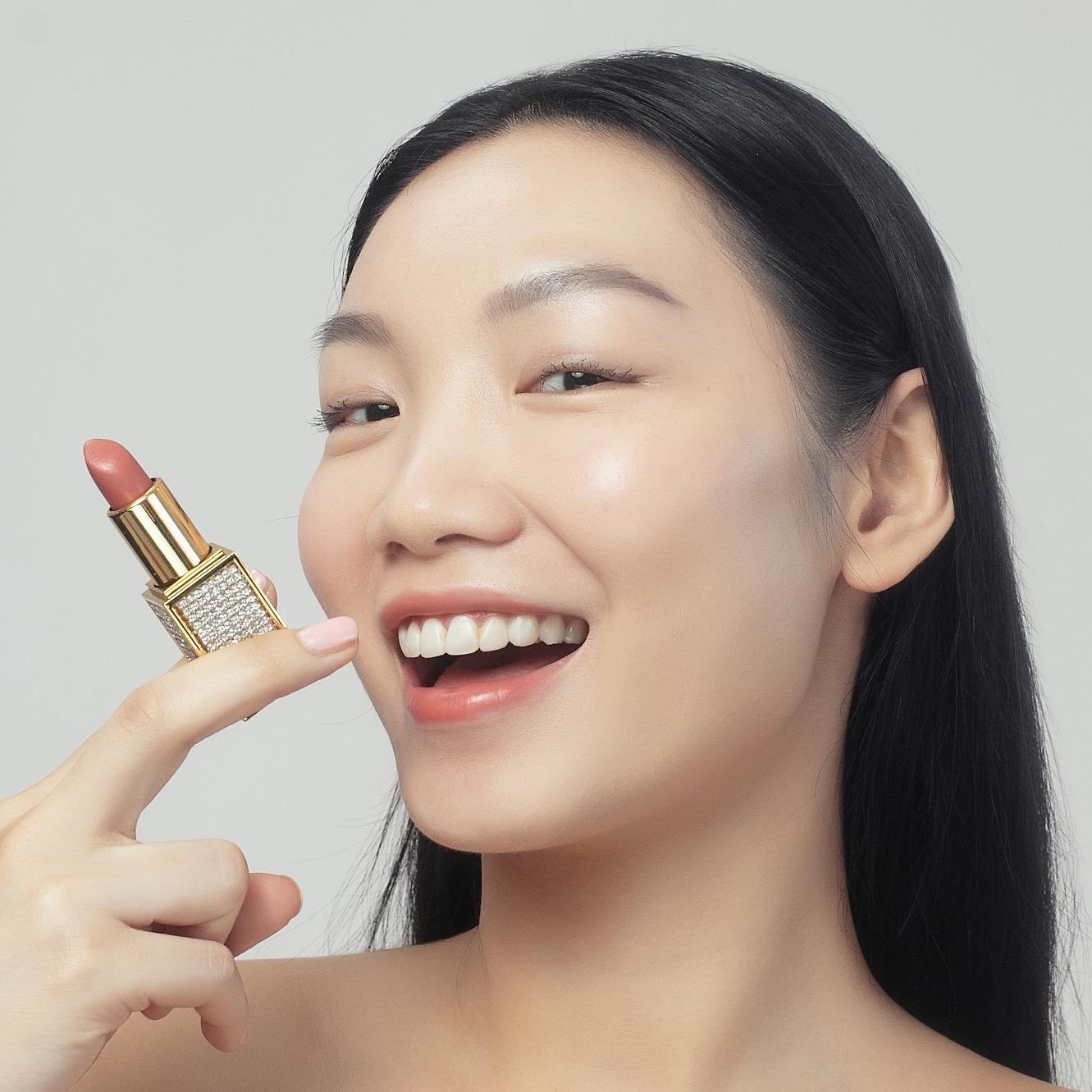 Delruba Velvet Diamond Lipstick – Creamy, Long-Lasting & Vegan Lipstick