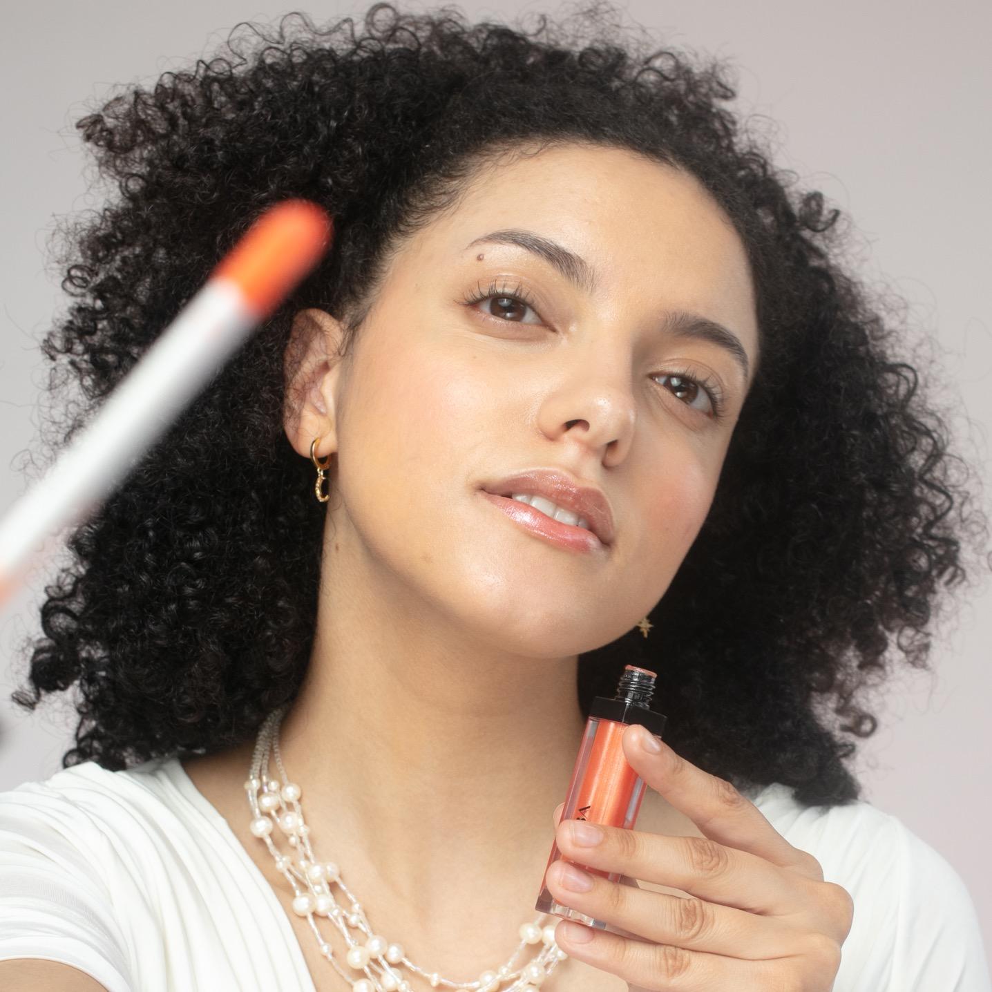 Delruba LED LuxeLight Lip Gloss – High-Shine, Waterproof & Vegan Lip Gloss